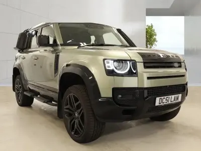 Usado Land Rover Defender First Edition 2021 Verde SUV