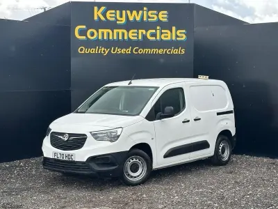 Used Vauxhall Combo Edition 100 HP (73 kW) 2020 White MPV