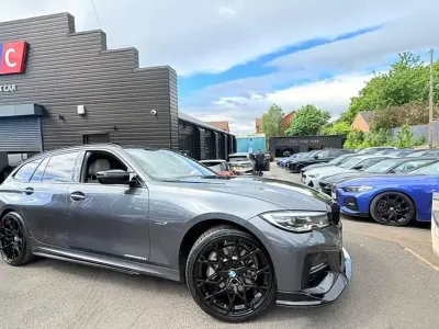 Begagnad BMW 330e M Sport 2022 Grå Kombi