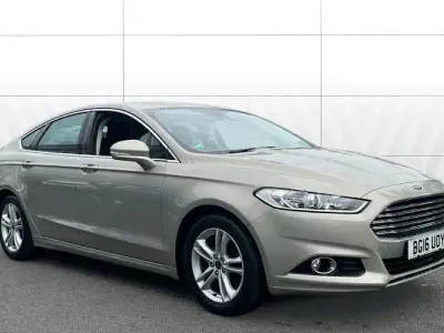 Używany Ford Mondeo Titanium 180 KM (132 kW) 2016 Srebrny Hatchback