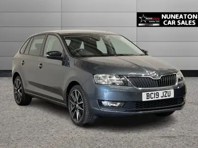 Usado Skoda Rapid Sport 110 HP (80 kW) 2019 Cinzento Citadino