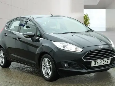 Begagnad Ford Fiesta Zetec 80 HK (58 kW) 2013 Svart Halvkombi