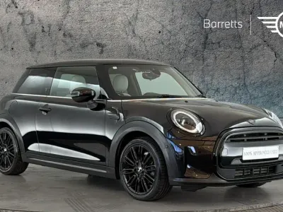 Usado Mini Cooper Exclusive 134 CV (98 kW) 2023 Negro Utilitario
