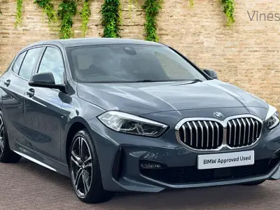Usado BMW 118 M Sport 134 CV (98 kW) 2023 Gris Utilitario