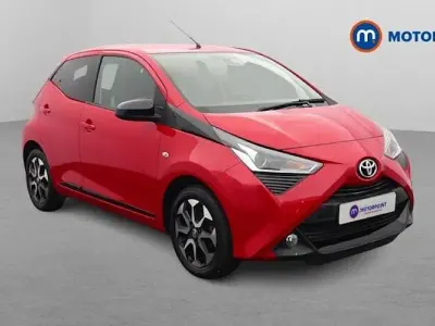 Usado Toyota Aygo Trend 72 CV (52 kW) 2021 Rojo Utilitario
