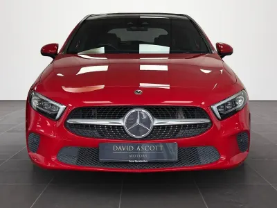 Begagnad Mercedes A180 Premium Plus 2018 Röd Halvkombi