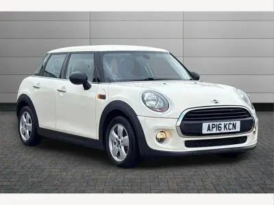 Used Mini ONE Hatch 102 HP (75 kW) 2016 White Hatchback