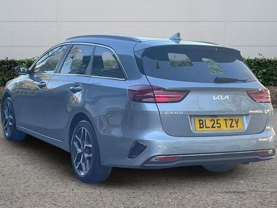 Używany Kia Ceed 138 KM (101 kW) 2025 Srebrny Hatchback