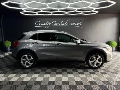 Käytetty Mercedes GLA200 Executive 156 HP (114 kW) 2018 Harmaa Katumaasturi