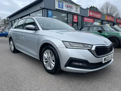 Usado Skoda Octavia SE Technology 110 CV (80 kW) 2022 Plateado Familiar
