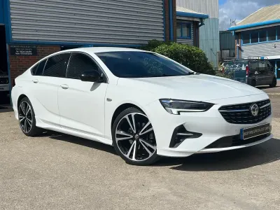 Used Vauxhall Insignia SRi 210 HP (154 kW) 2020 White Hatchback