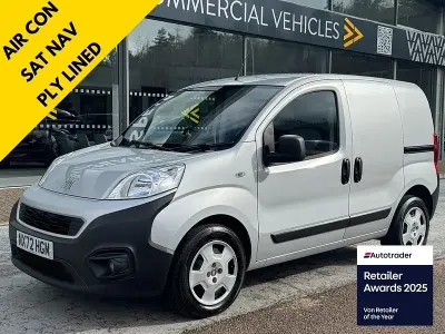 Używany Fiat Fiorino 80 KM (58 kW) 2023 Srebrny Minivan