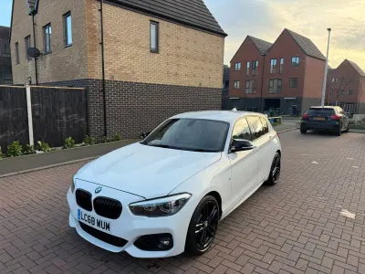 Begagnad BMW 120 Efficient Dynamics 2018 Vit Halvkombi