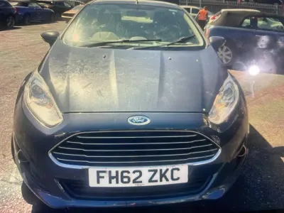 Begagnad Ford Fiesta Zetec 2013 Grå Halvkombi
