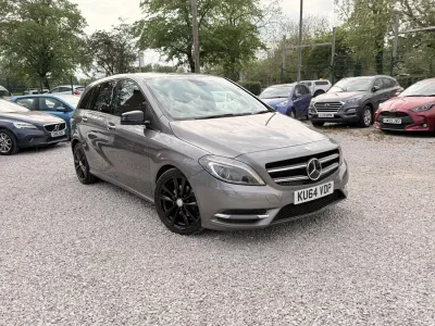 Usado Mercedes B200 136 HP (100 kW) 2014 Cinzento Monovolume