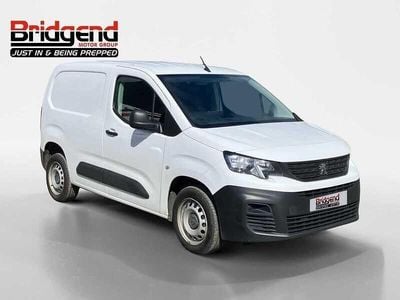 Used Peugeot Partner Premium 131 HP (96 kW) 2023 White MPV