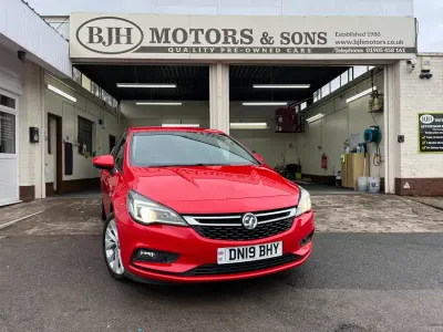 Usado Vauxhall Astra Design Edition 2019 Rojo Utilitario