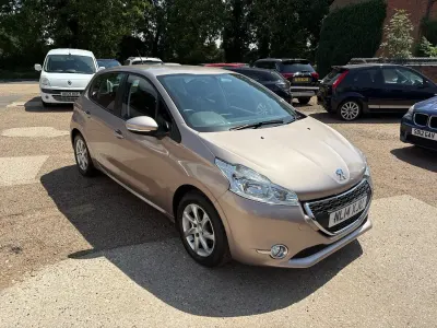 Used Peugeot 208 Active 68 HP (50 kW) 2014 Pink Hatchback