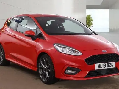 Usado Ford Fiesta ST-Line 140 HP (102 kW) 2018 Vermelho Citadino