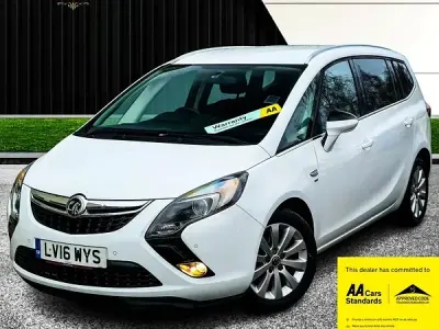 Used Vauxhall Zafira 140 HP (102 kW) 2016 White MPV