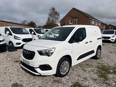 Used Vauxhall Combo Sportive 100 HP (73 kW) 2020 White MPV