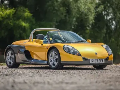 Usado Renault Spider 150 CV (110 kW) 1997 Amarillo Descapotable