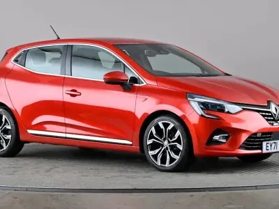 Usado Renault Clio V Version S 90 CV (66 kW) 2021 Rojo Utilitario