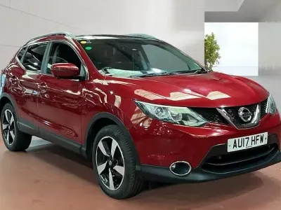 Used Nissan Qashqai N-Connecta 110 HP (80 kW) 2017 Red SUV