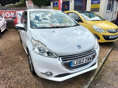 Used Peugeot 208 Allure 82 HP (60 kW) 2012 White Hatchback