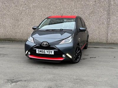 Begagnad Toyota Aygo x-press 69 HK (50 kW) 2017 Grå Halvkombi