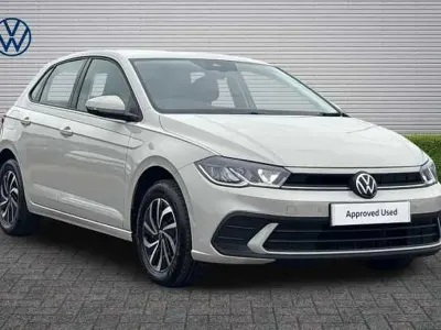 Usado VW Polo Life 95 HP (69 kW) 2024 Cinzento Citadino