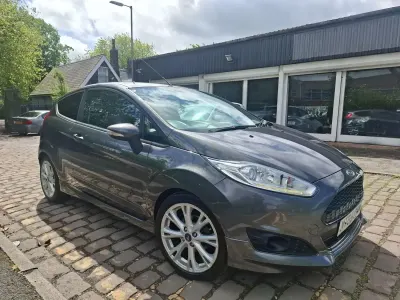 Second-hand Ford Fiesta Zetec 125 CP (91 kW) 2015 Gri Hatchback
