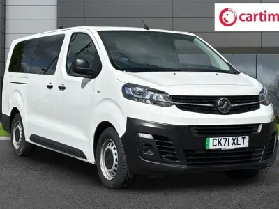 Second-hand Vauxhall Vivaro 100 kW (136 CP) 2021 Alb Monovolum