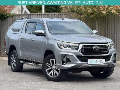 Usado Toyota HiLux 150 CV (110 kW) 2019 Plateado Pickup/Camioneta