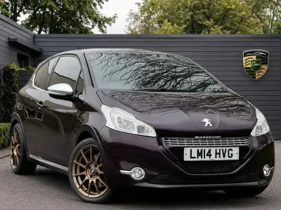 Used Peugeot 208 2014 Mauve/purple Hatchback