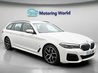 Begagnad BMW 520 M Sport 187 HK (137 kW) 2021 Vit Kombi