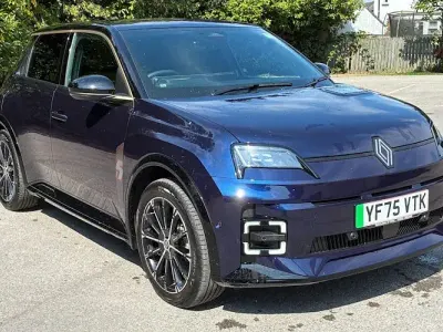 Used Renault 5 E-Tech Iconic 89 kW (122 HP) 2025 Hatchback