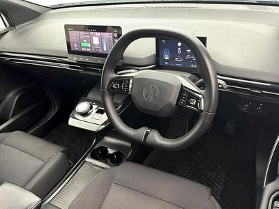 Begagnad MG MG4 EV SE 147 kW (201 HK) 2023 Halvkombi