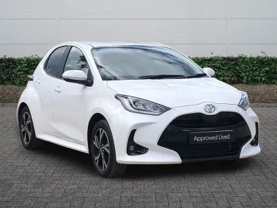 Used Toyota Yaris Design 116 HP (85 kW) 2024 White Hatchback