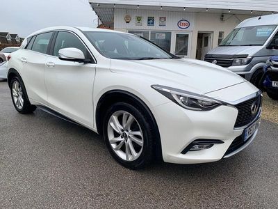 Used Infiniti Q30 Business Executive 109 HP (80 kW) 2017 White Hatchback