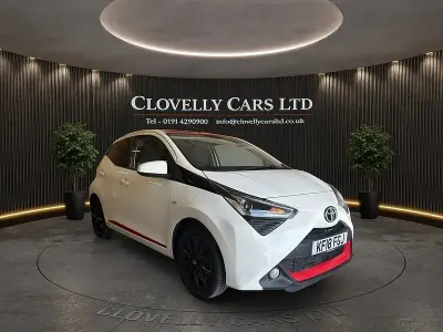 Used Toyota Aygo x-press 71 HP (52 kW) 2018 White Hatchback