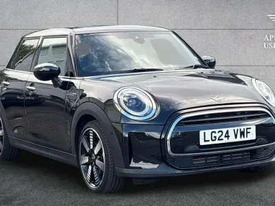 Usado Mini Cooper Exclusive 134 HP (98 kW) 2024 Preto Citadino
