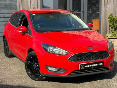 Usado Ford Focus Zetec 115 HP (84 kW) 2015 Vermelho Citadino