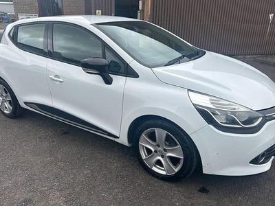 Used Renault Clio IV Dynamique 75 HP (55 kW) 2016 White Hatchback