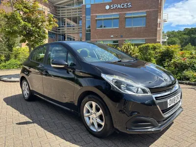 Gebraucht Peugeot 208 Active 68 PS (50 kW) 2018 Schwarz Kleinwagen