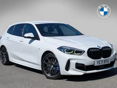 Używany BMW 118 M Sport 134 KM (98 kW) 2021 Biały Hatchback