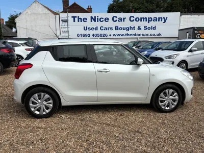 Used Suzuki Swift SZ3 90 HP (66 kW) 2020 White Hatchback
