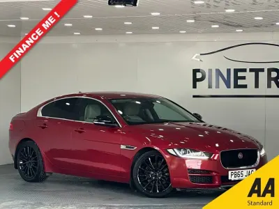 Begagnad Jaguar XE Portfolio 180 HK (132 kW) 2015 Röd Sedan