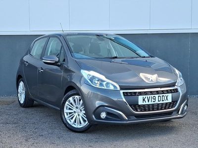 Used Peugeot 208 Signature Sky 82 HP (60 kW) 2019 Grey Hatchback