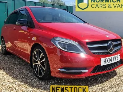 Used Mercedes B200 2014 Red Hatchback